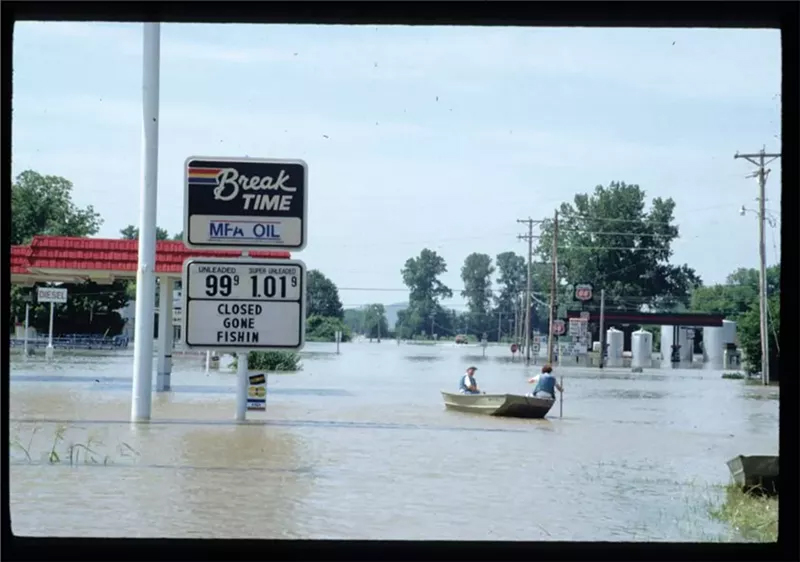 1993 Great Flood in St. Louis, view along South Broadway